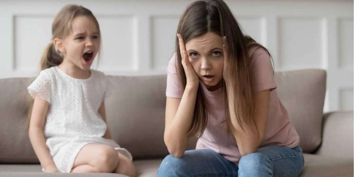 ¿Los niños se portan de peor manera cuando están con mamá? Explican Especialistas